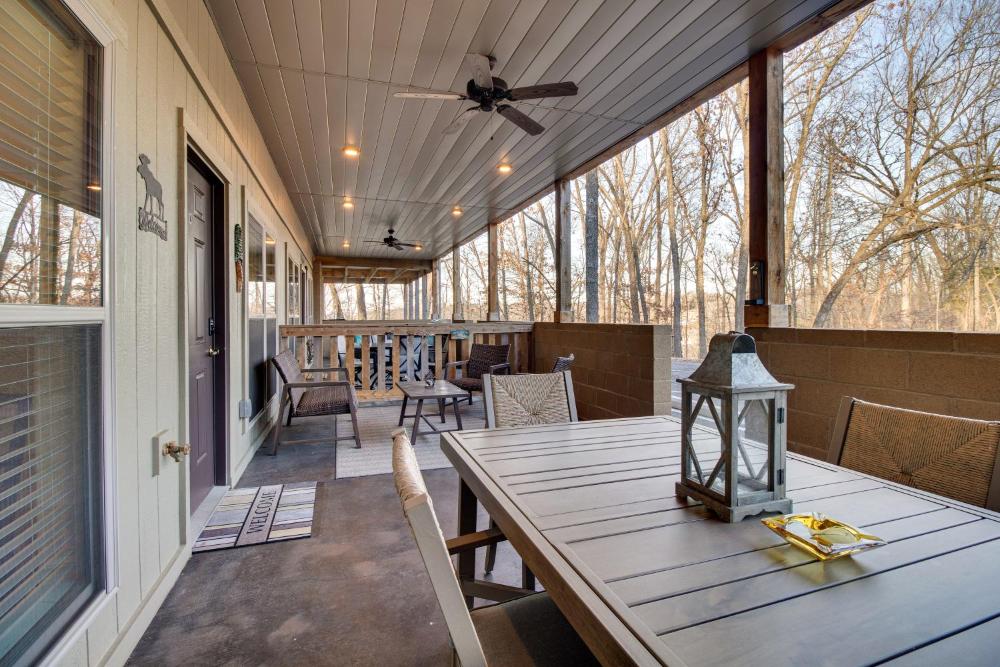 Cozy Bull Shoals Condo Getaway about 1 Mi to Lake!